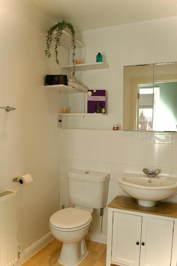 Beautiful 1-Bed Apartment In Redhill Redhill  Εξωτερικό φωτογραφία